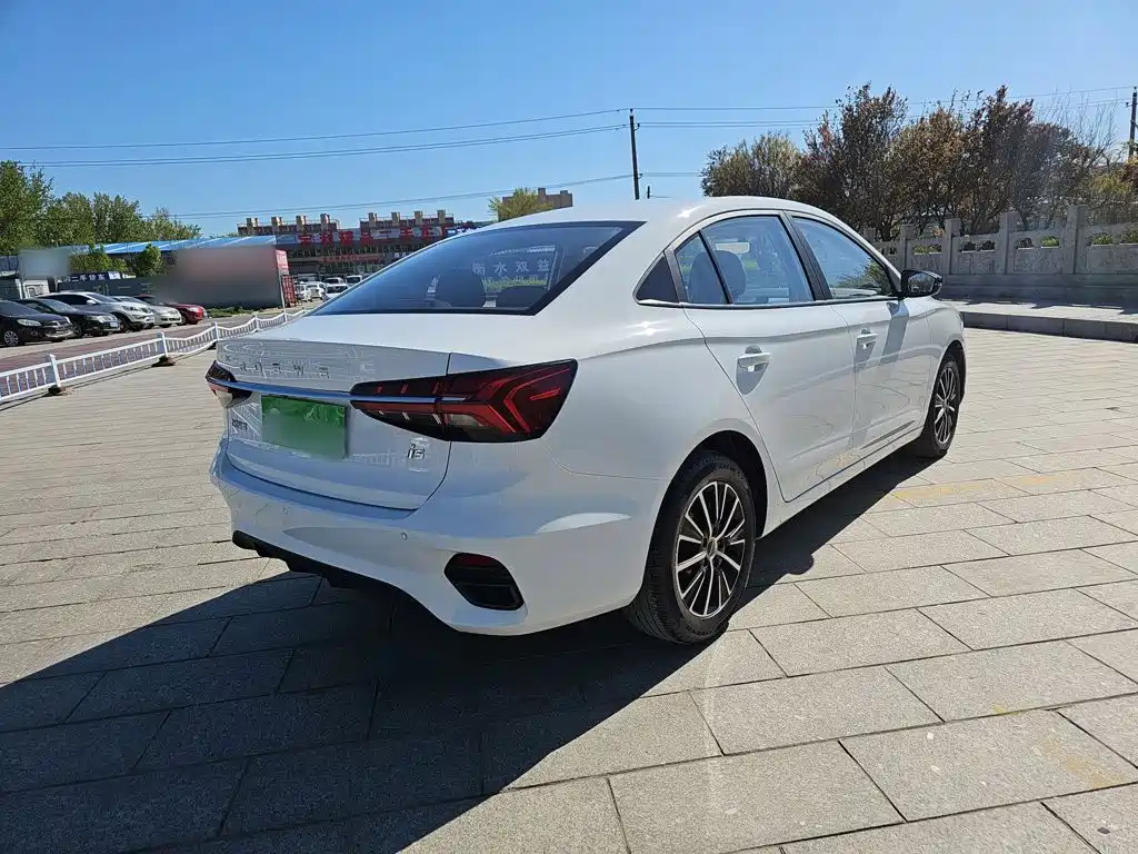 Roewe i5 2021 1.5L CVT Platinum Edition купить на сайте DeffCars