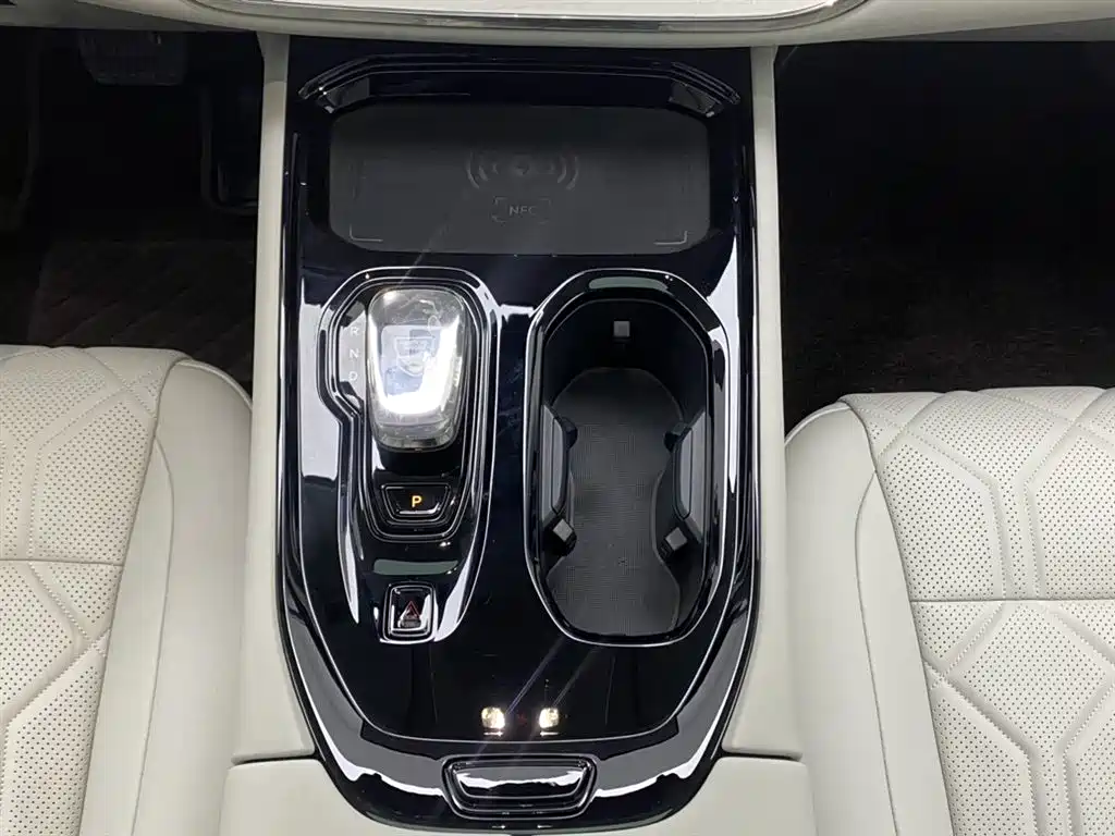 Volvo EM90 2025 Ultra six-seater купить на сайте DeffCars