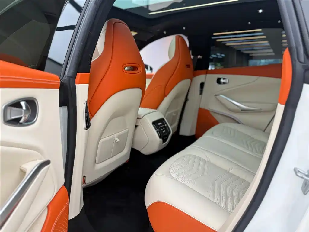 Aston Martin DBX 2020 4.0T V8 купить на сайте DeffCars