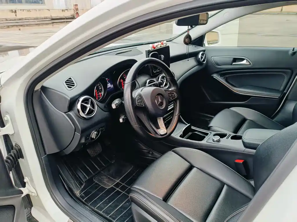 Mercedes-Benz GLA 2018 GLA 200 Dynamic купить на сайте DeffCars