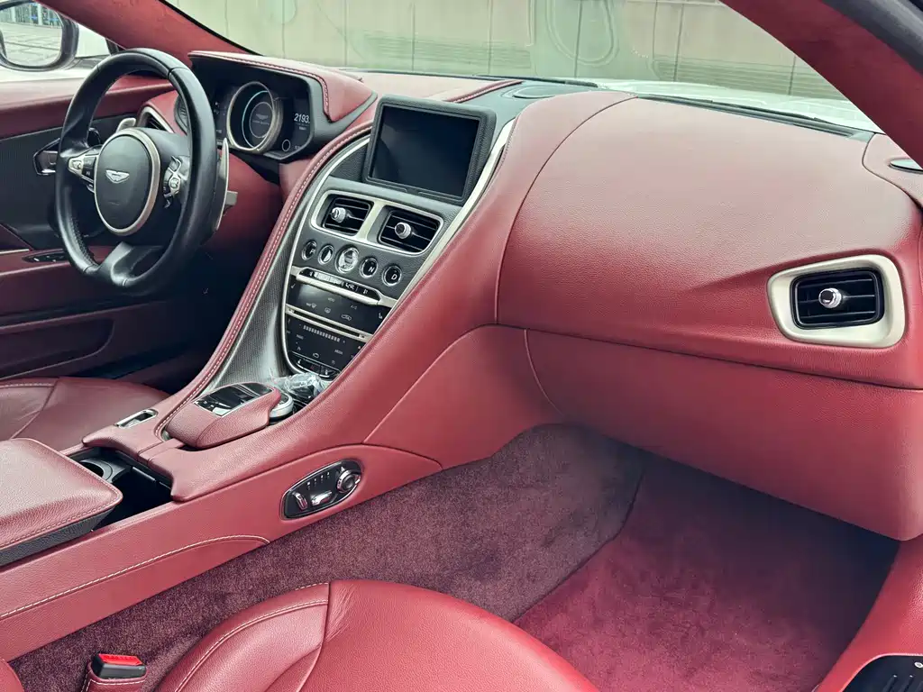 Aston Martin DB11 2016 5.2T First Edition купить на сайте DeffCars