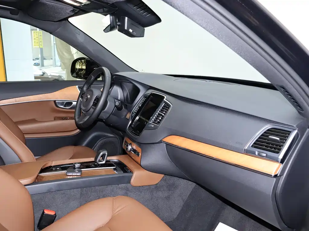 Volvo XC90 2023 B5 Smart Deluxe Edition 5-seater купить на сайте DeffCars