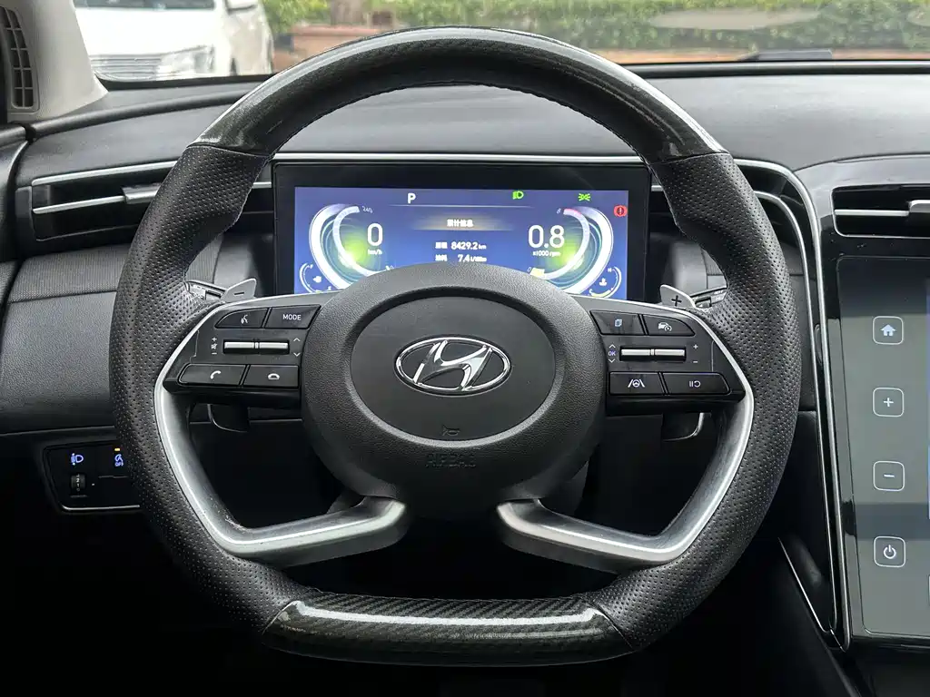 Tucson 2023 Tucson L 1.5T automatic two-wheel drive LUX premium version купить на сайте DeffCars