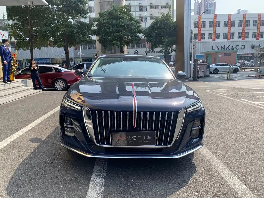 Hongqi H5 2024 2.0T automatic smart connected flag version купить на сайте DeffCars