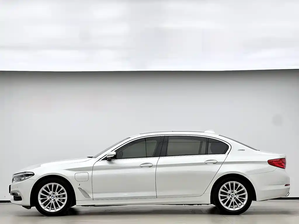 BMW 5 Series New Energy 2019 530Le Luxury Package купить на сайте DeffCars