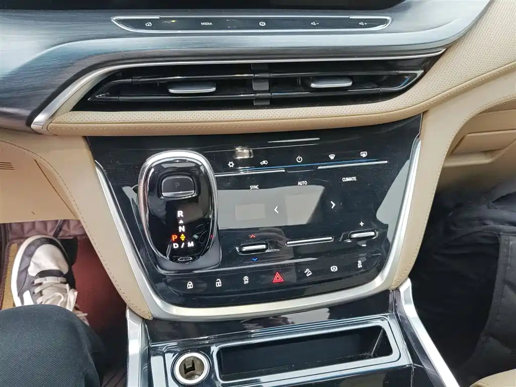 Buick GL8 2021 ES Lu Zun 653T Exclusive model купить на сайте DeffCars