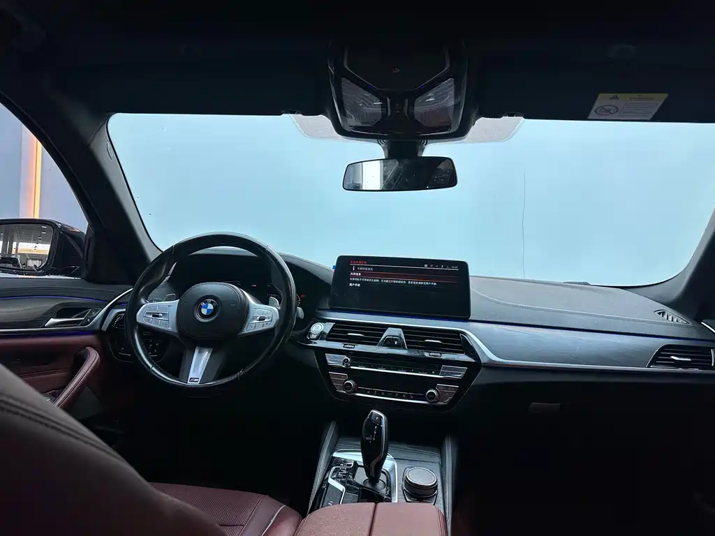 BMW 5 Series 2023 530Li Leading M Sports Package купить на сайте DeffCars