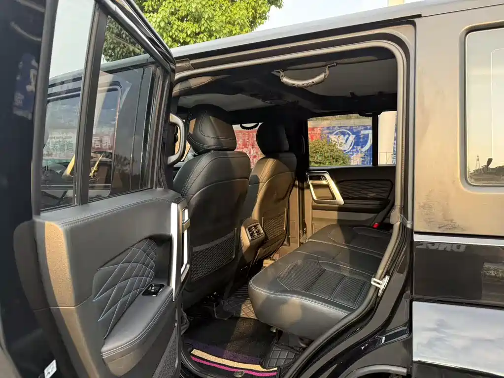 Beijing off-road BJ40 2023 2.0T automatic four-wheel drive city hunter version knight type купить на сайте DeffCars