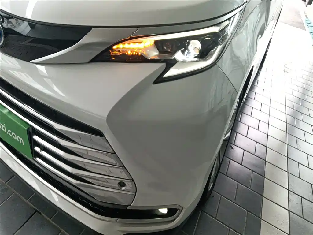SIENNA 2021 2.5L Hybrid Platinum Edition купить на сайте DeffCars