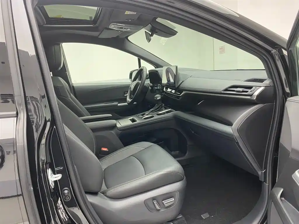 SIENNA 2024 2.5L Hybrid Premium Edition купить на сайте DeffCars
