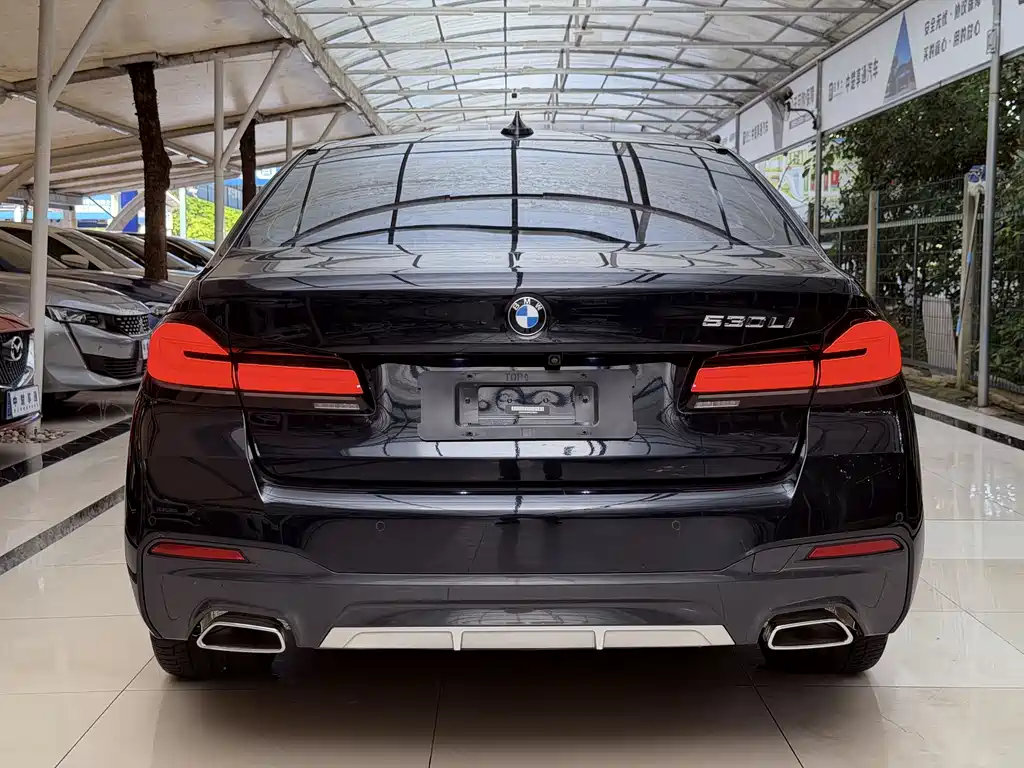 BMW 5 Series 2022 Facelift Three 530Li Exclusive M Sports Package купить на сайте DeffCars