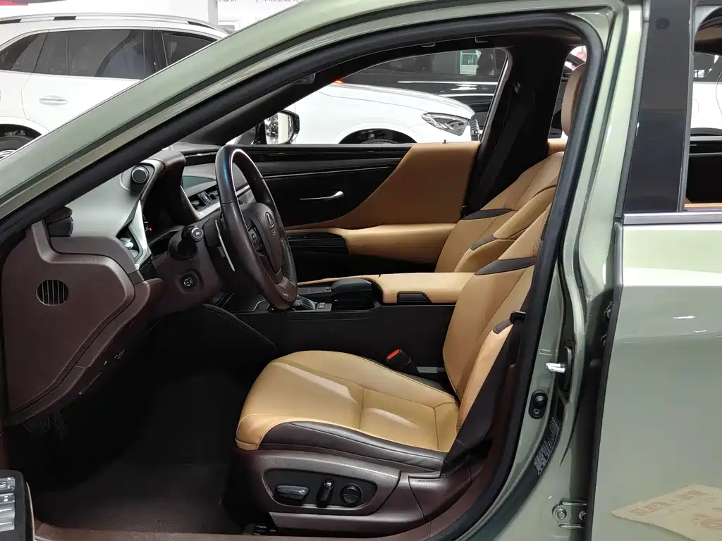 Lexus ES 2020 200 Excellence Edition купить на сайте DeffCars