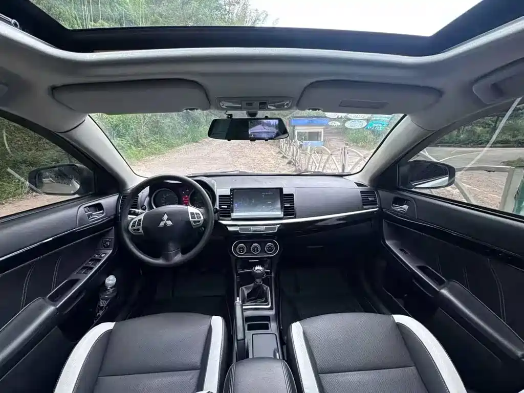 Wingshen 2016 1.8L manual black and white replica купить на сайте DeffCars