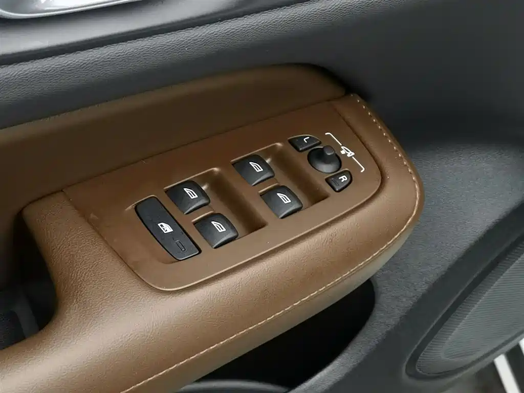 Volvo S60 2024 B4 Zhiyi Luxury Edition купить на сайте DeffCars