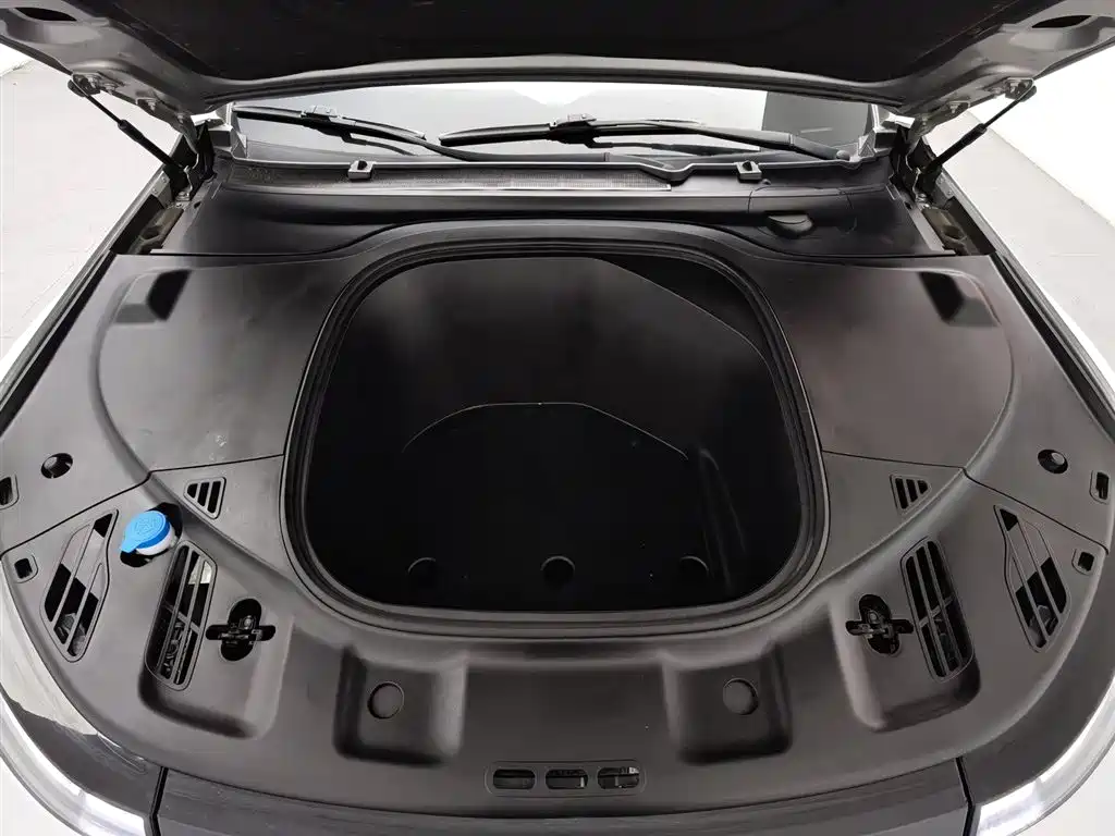 Xpeng P7 2022 480E купить на сайте DeffCars
