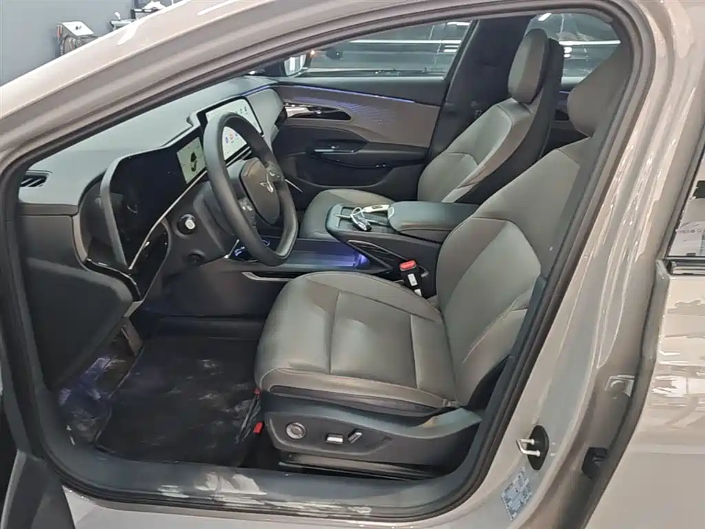Hongqi EH7 2025 640 four-wheel drive smart version купить на сайте DeffCars