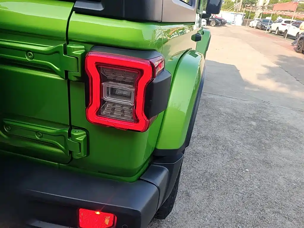 Wrangler 2019 2.0T Sahara four-door version National VI купить на сайте DeffCars