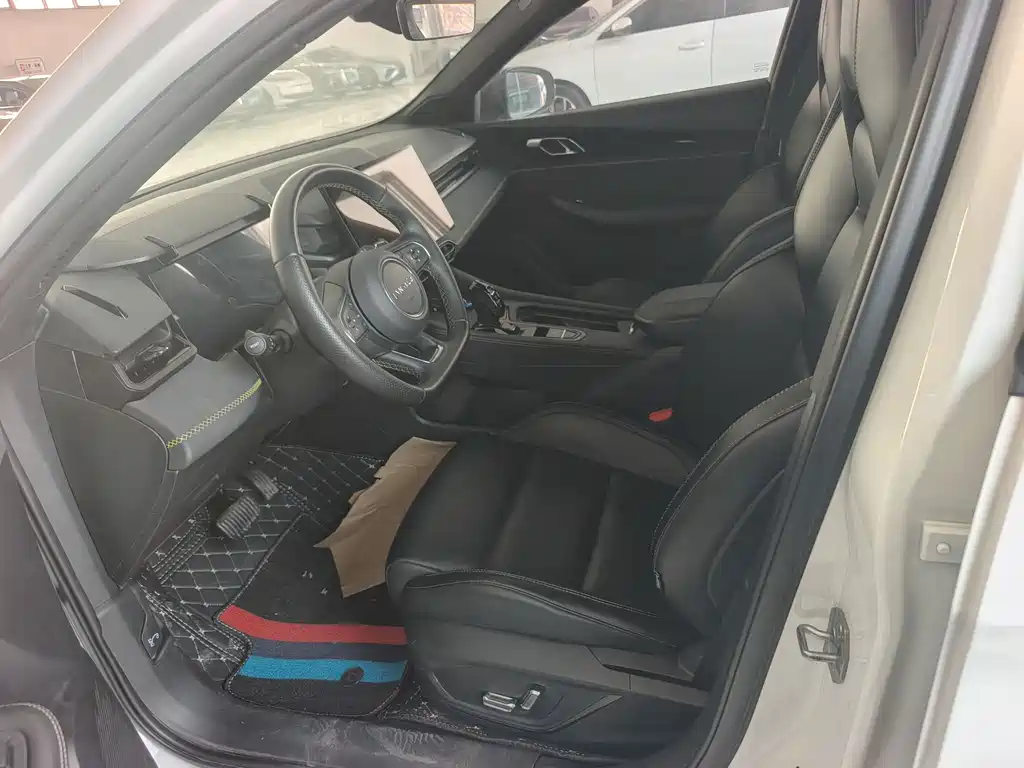 Lynk & Co 03 2023 1.5TD DCT Plus купить на сайте DeffCars