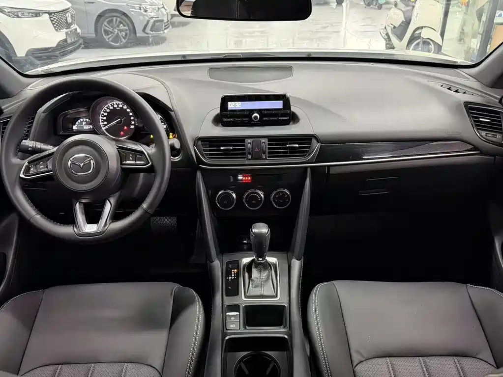 Mazda CX-4 2021 2.0L automatic two-wheel drive Blue Sky Vitality Edition купить на сайте DeffCars