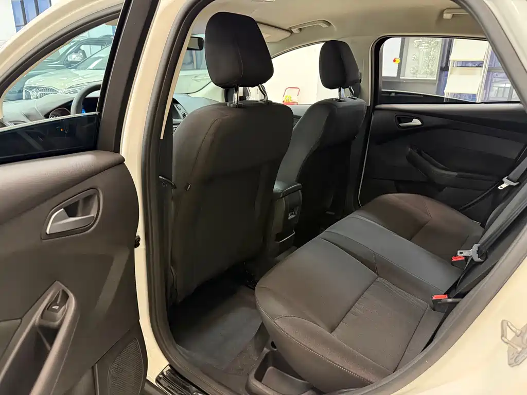 Focus 2018 hatchback classic 1.6L automatic comfort smart mobility version купить на сайте DeffCars