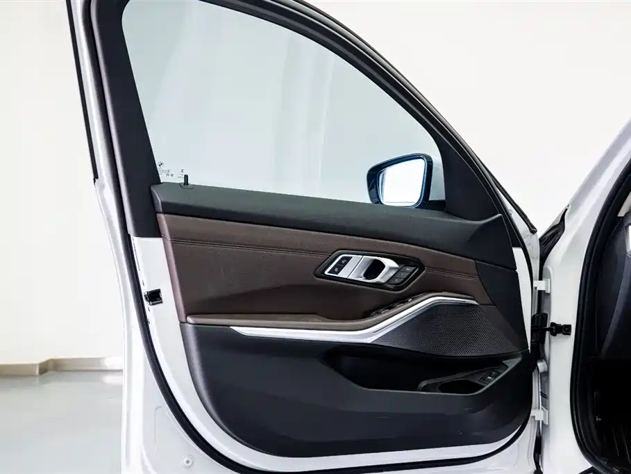 BMW 3 Series 2023 325i M Sports Package купить на сайте DeffCars