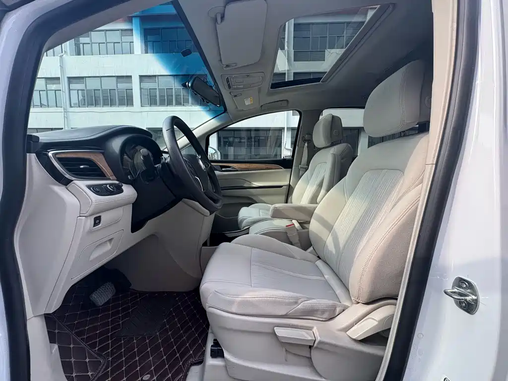 Buick GL8 2017 ES 28T Comfort Type National V купить на сайте DeffCars
