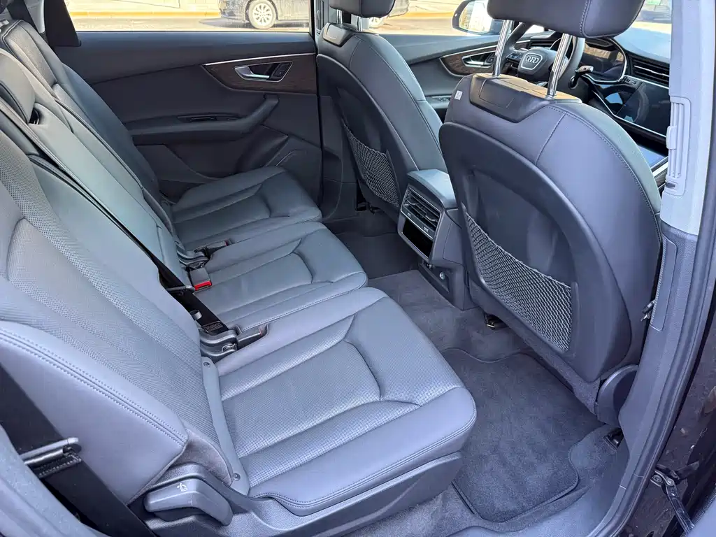 Audi Q7 2021 55 TFSI quattro S line sports version купить на сайте DeffCars