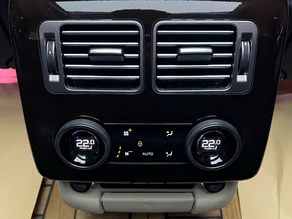 Range Rover 2021 3.0 L6 Legend Extended Classic Edition купить на сайте DeffCars