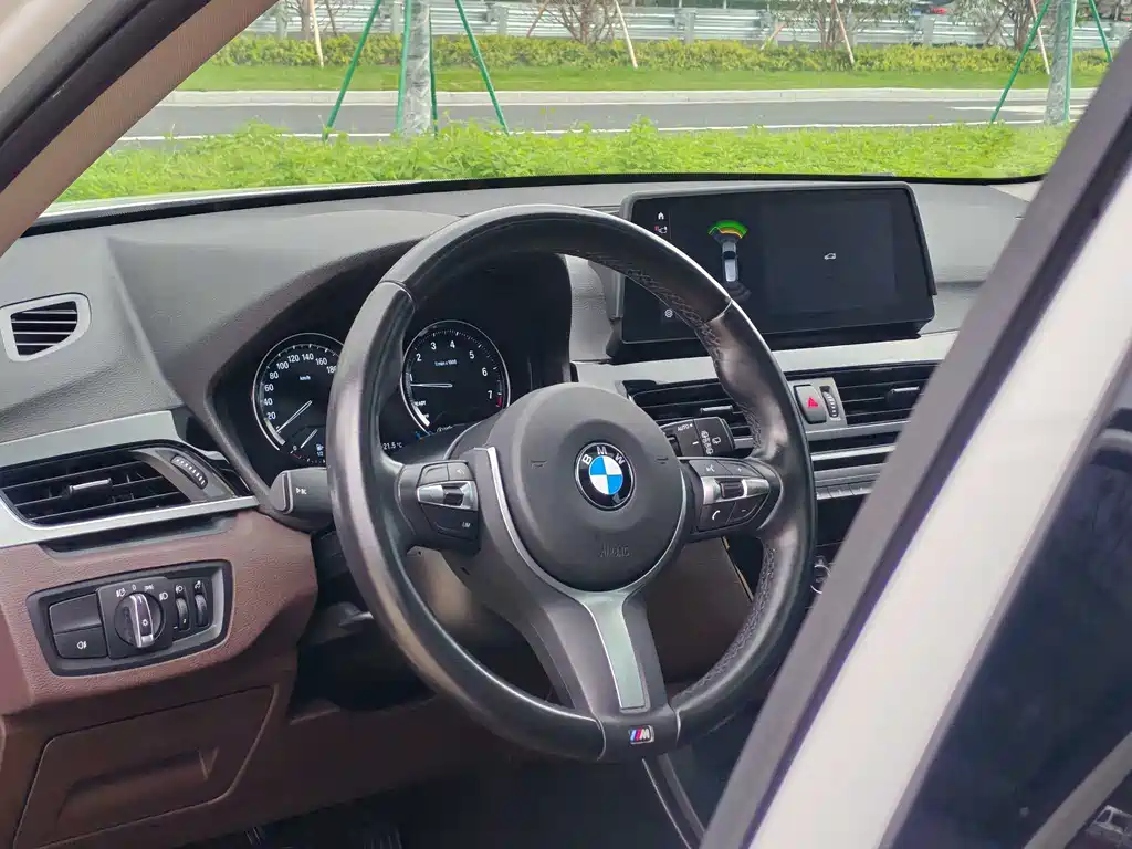 BMW X1 2022 sDrive25Li Leading Model купить на сайте DeffCars