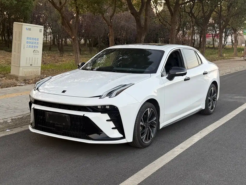 Lynk & Co 03 2023 1.5TD DCT Plus купить на сайте DeffCars