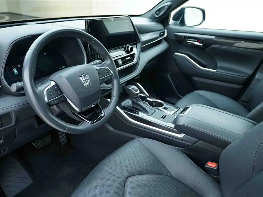 Crown Lufang 2023 2.5L HEV four-wheel drive flagship version купить на сайте DeffCars