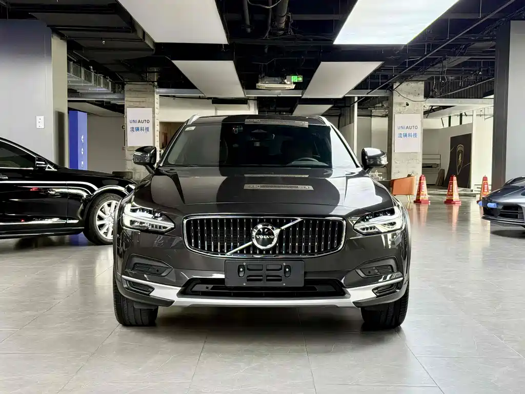 Volvo V90 2024 Cross Country B5 AWD Zhiyuan Edition купить на сайте DeffCars
