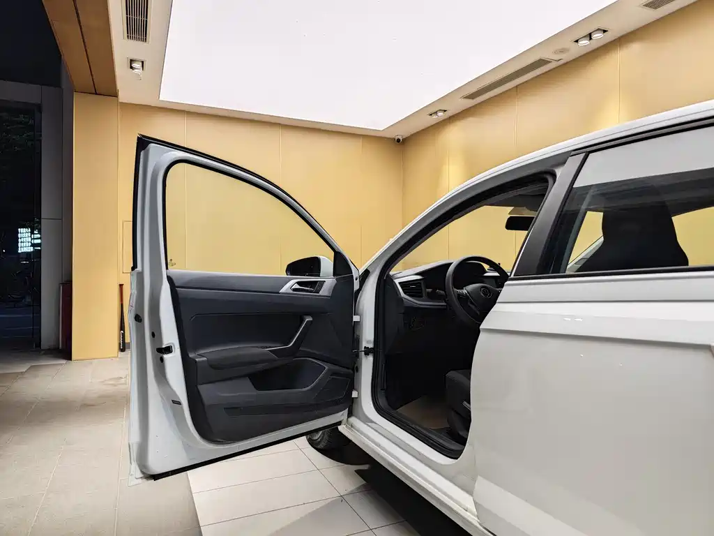 Polo 2023 facelift Plus 1.5L automatic indulgence version купить на сайте DeffCars