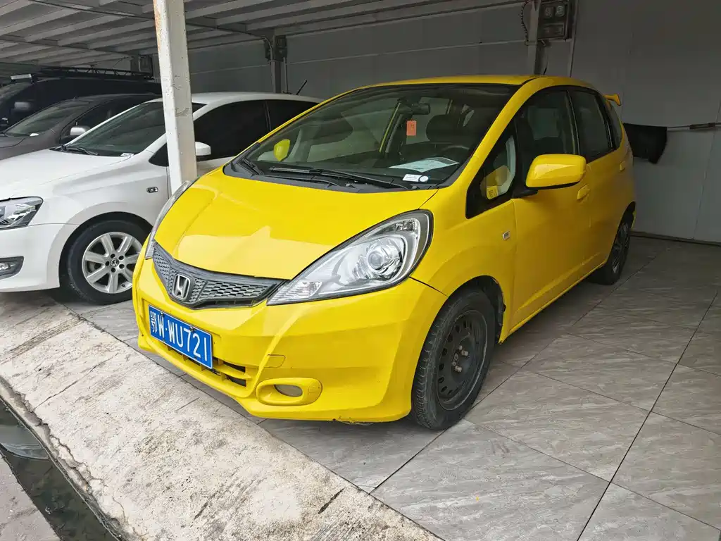 Fit 2011 1.3L manual comfort version купить на сайте DeffCars