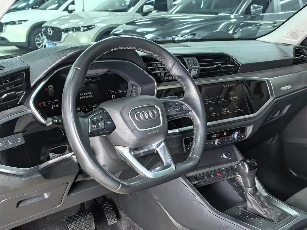Audi Q3 2023 35 TFSI Fashionable and Dynamic (1.4T) купить на сайте DeffCars