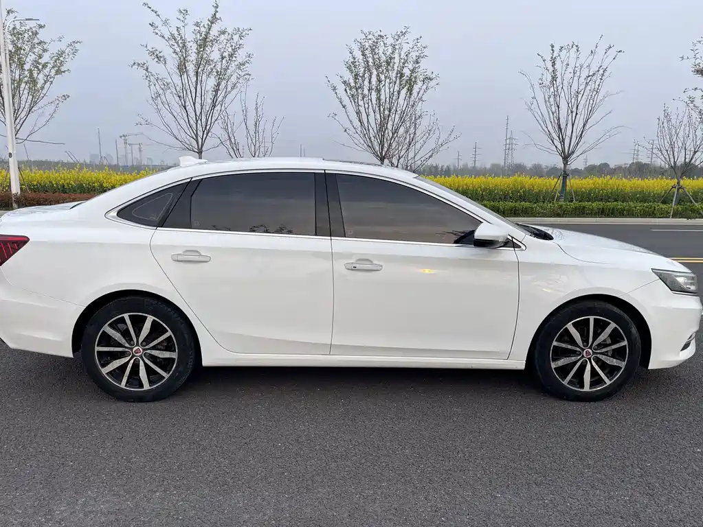 Roewe i6 Classic 2018 20T Automatic Internet Smart Edition купить на сайте DeffCars