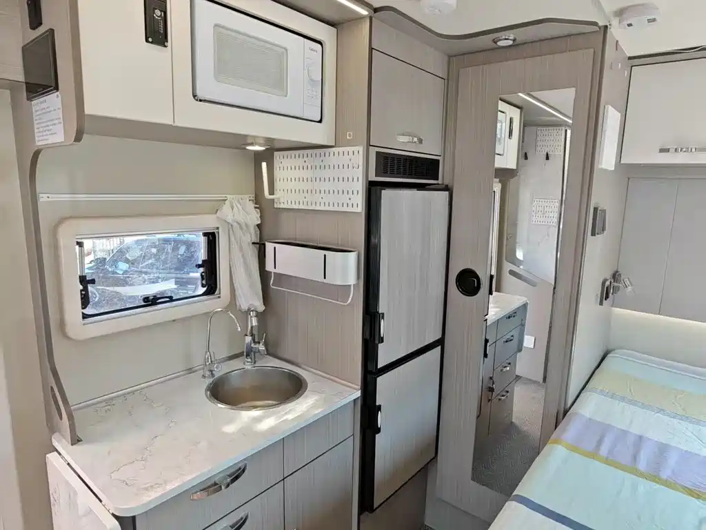 Iveco Wolfson 2021 3.0T automatic Chaorui long-axis short-hanging high-top side sliding door F1C купить на сайте DeffCars