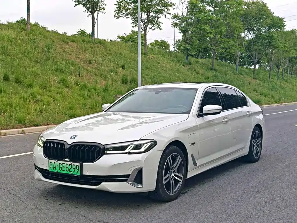 BMW 5 Series New Energy 2022 535Le Luxury Package купить на сайте DeffCars