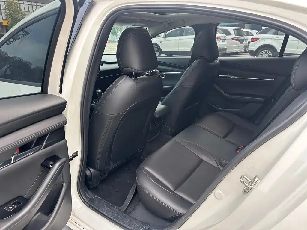 Mazda3 Angkesela 2022 2.0L Automatic Premium Edition купить на сайте DeffCars