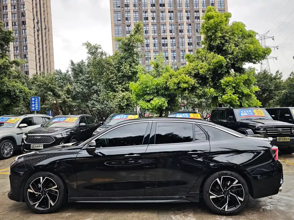 Lynk & Co 03 2025 1.5TD DCT Champion Edition Pro купить на сайте DeffCars