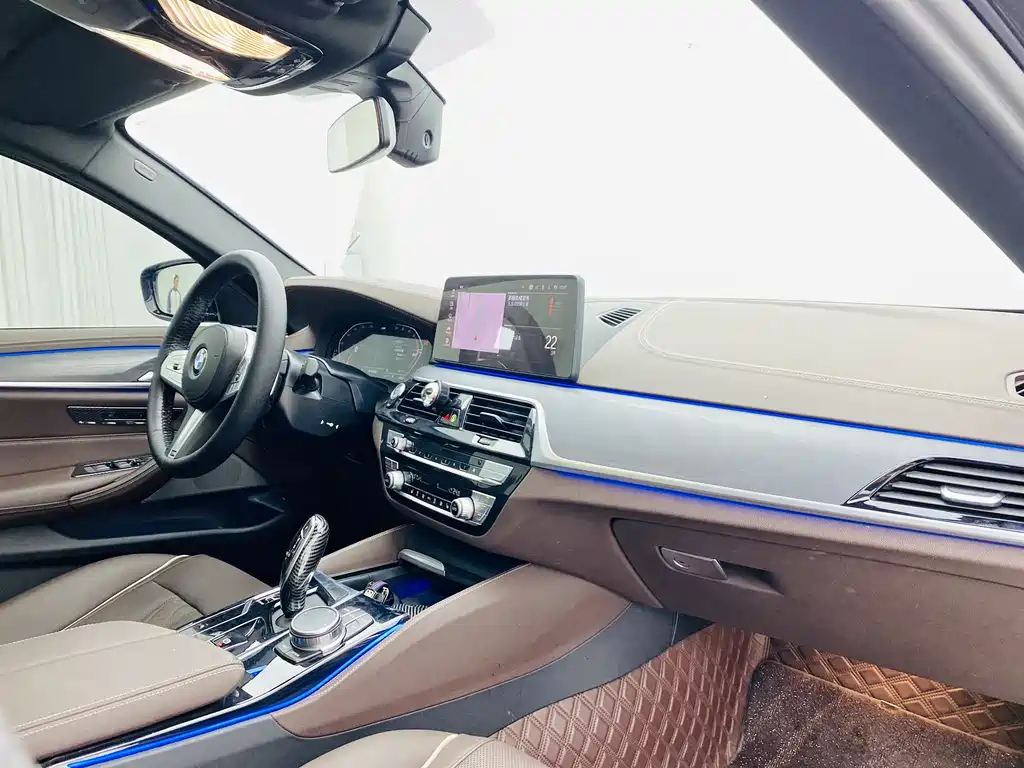 BMW 5 Series 2023 530Li Leading M Sports Package купить на сайте DeffCars