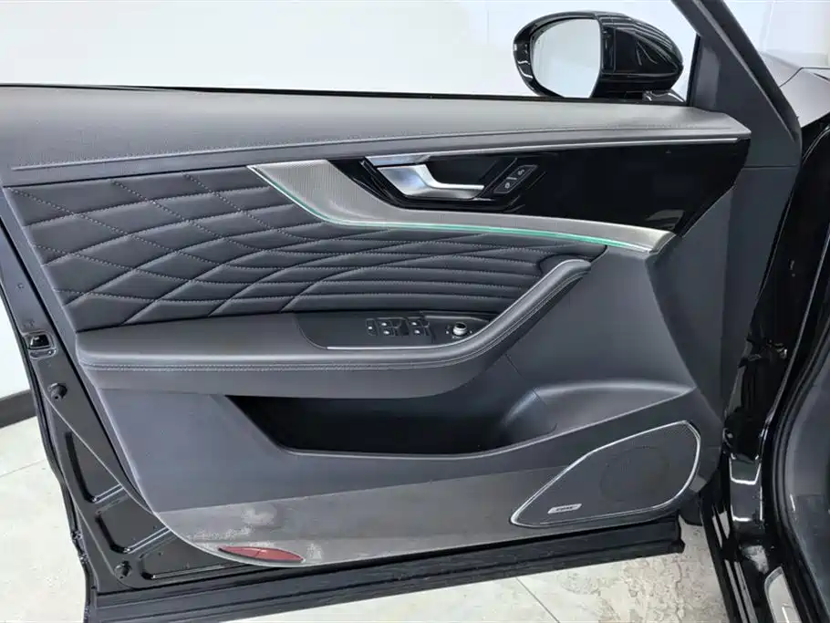 Hongqi HS5 2022 2.0T Zhilian Qixiang four-wheel drive version купить на сайте DeffCars