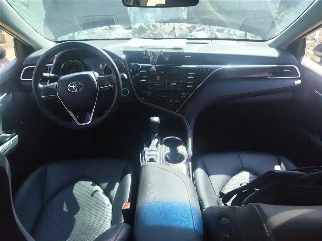 Camry 2018 2.5G Deluxe Edition купить на сайте DeffCars