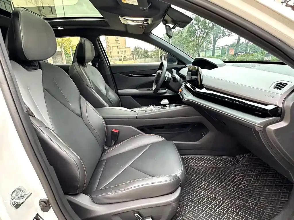Changan UNI-V 2022 1.5T premium model купить на сайте DeffCars