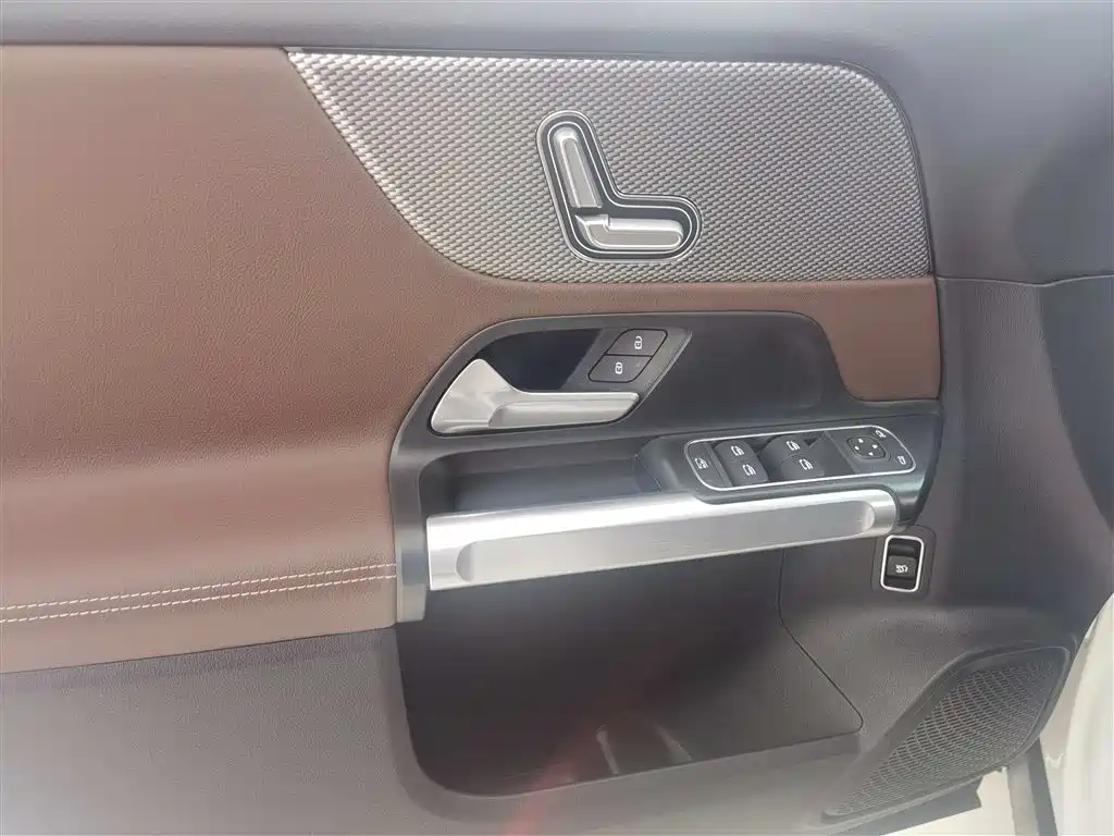 Mercedes-Benz GLB 2024 facelift GLB 200 dynamic version купить на сайте DeffCars