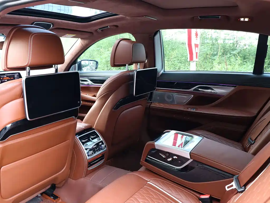 BMW 7 Series 2021 740Li xDrive Executive M Sports Package купить на сайте DeffCars
