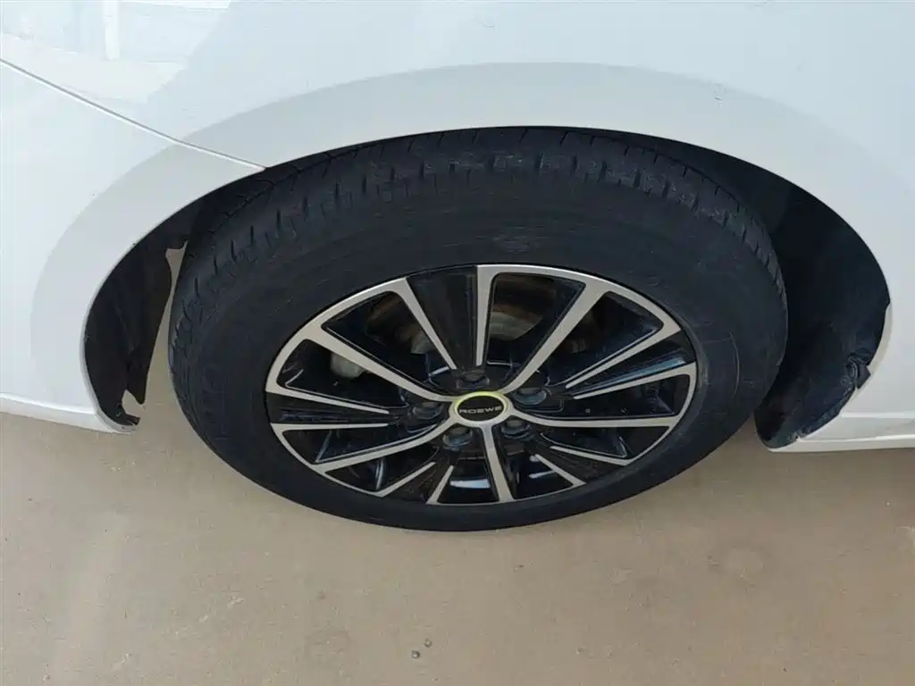 Roewe i5 2021 1.5L manual platinum version купить на сайте DeffCars
