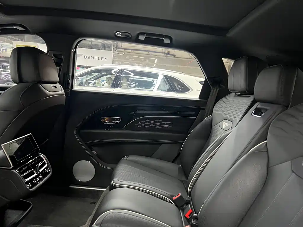 Bentayga 2024 4.0T V8 купить на сайте DeffCars