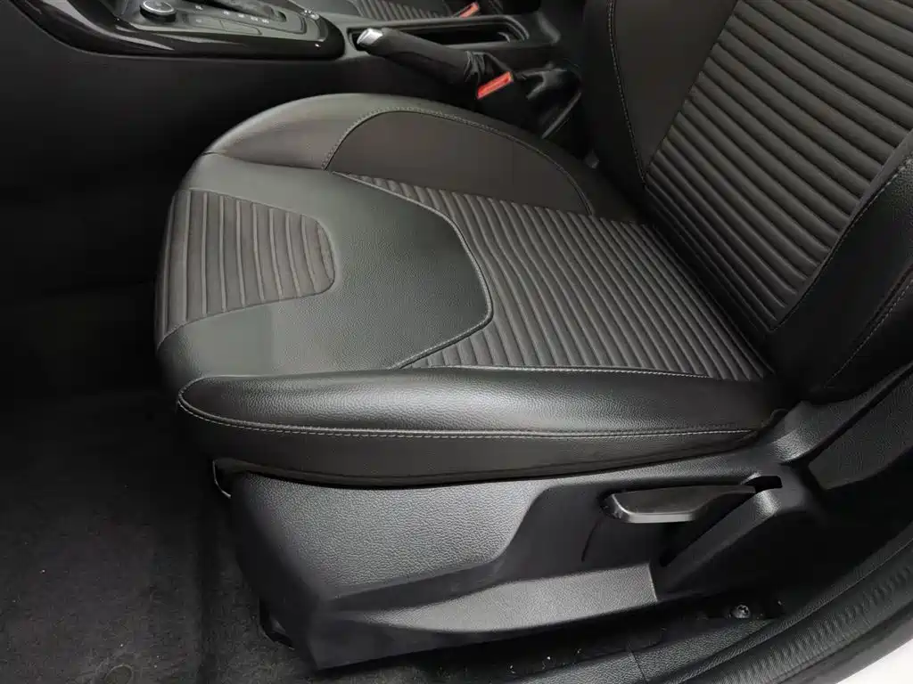 Focus 2020 hatchback classic 1.5L automatic fashion model купить на сайте DeffCars