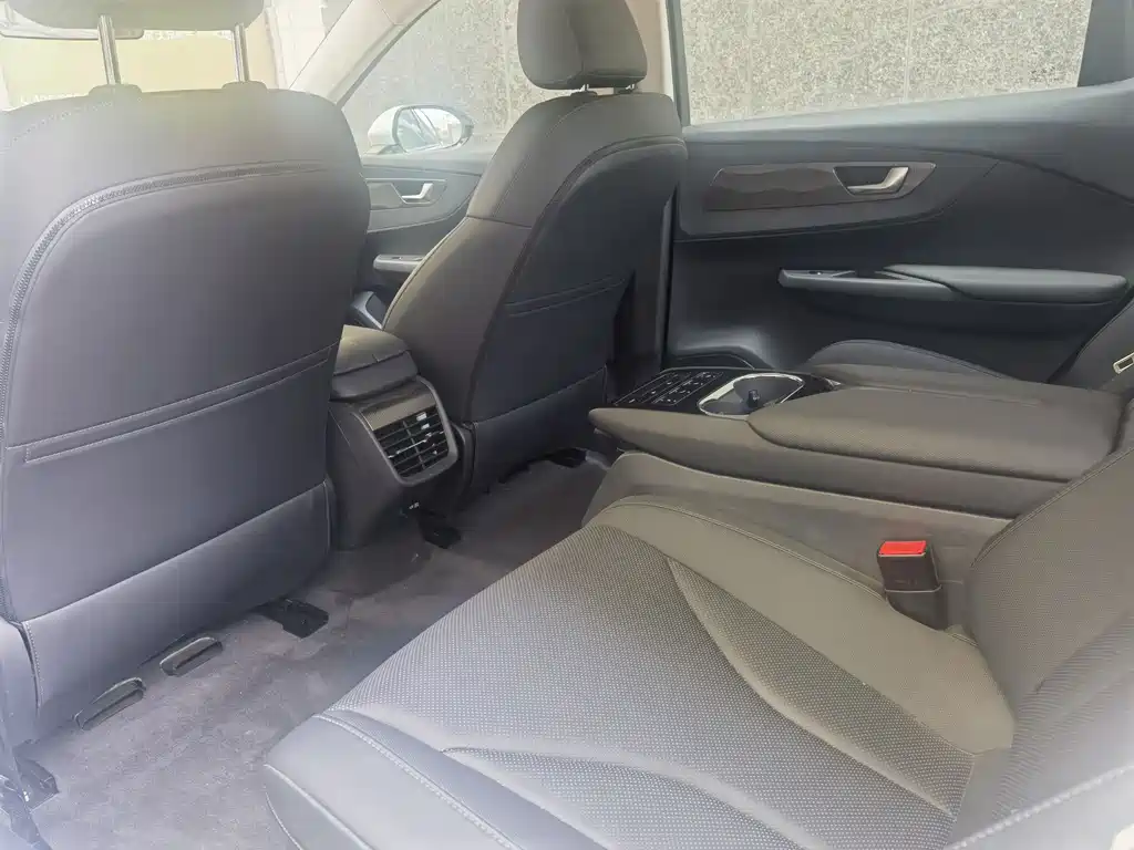 Hongqi E-QM5 2021 online appointment charging basic version 4 seats купить на сайте DeffCars
